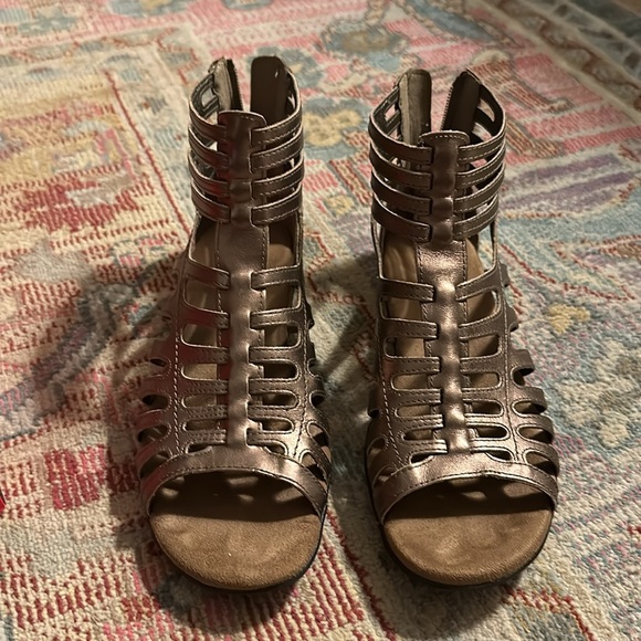Aerosoles Size 7.5 Memory Foam Bronze Gladiator Sandals! - Picture 6 of 8